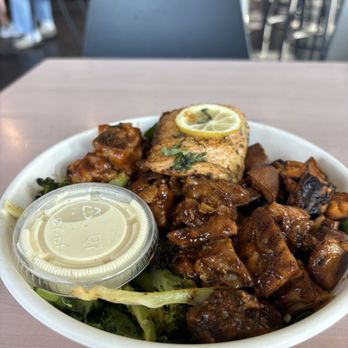 FRESH KITCHEN NEW TAMPA - Updated January 2026 - 138 Photos & 109 ...