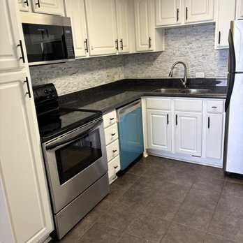Texas Hospitality Solutions - detailed and spotless clean Apartment kitchen - Home Cleaning Near Me - Porter, Texas Texas Hospitality Solutions - detailed and spotless clean Apartment kitchen - Home Cleaning Near Me - Porter, Texas