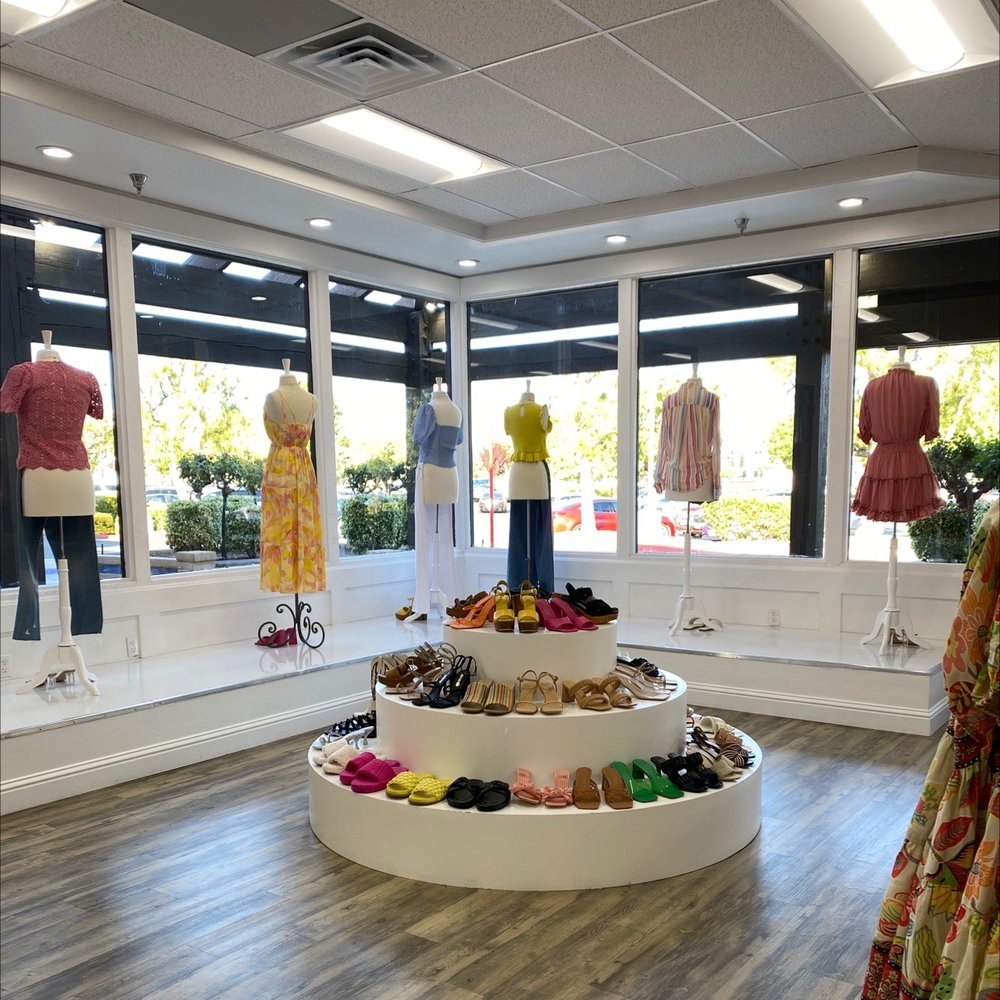 Bella - Women's Clothing Near Me - Bakersfield, California