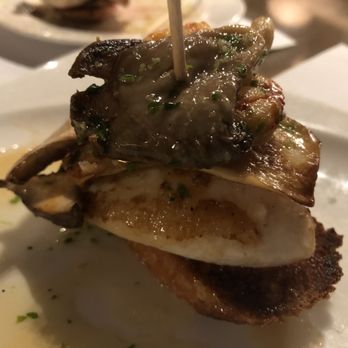 Ciutat Comtal - Grilled shrimp with oyster mushroom - Tapas Bars Near Me - Barcelona, B