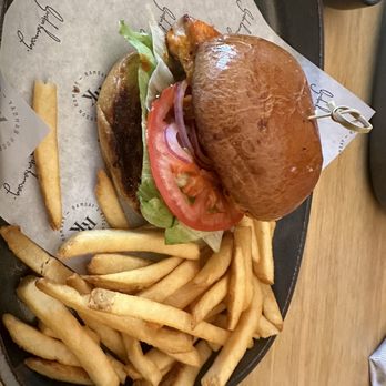 Ramsay's Kitchen - Chicken sandwich - New American Near Me - Naperville, Illinois Ramsay's Kitchen - Chicken sandwich - New American Near Me - Naperville, Illinois