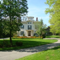 Antique Mansion Bed and Breakfast - Quiet setting close to town...
