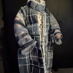 Hydropolis - Fashion from recycled materials.