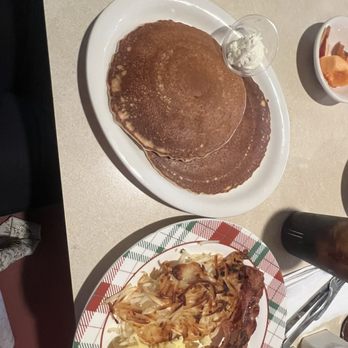 Lily's Cafe - Pancakes, hashbrowns, eggs & bacon! - American Near Me - Newhall, California