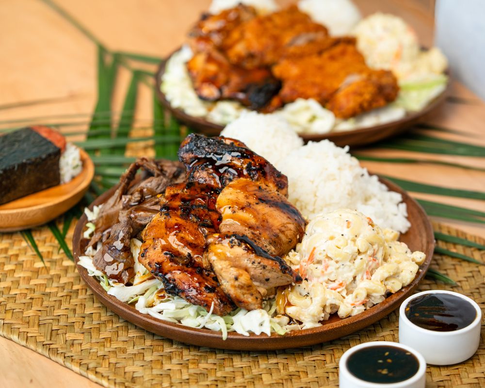 Food from Mo' Bettahs Hawaiian Style Food