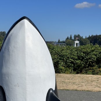 Blaine Marine Park - Sculpture from the park with a view of the Peace Arch at the border - Playgrounds Near Me - Blaine, Washington Blaine Marine Park - Sculpture from the park with a view of the Peace Arch at the border - Playgrounds Near Me - Blaine, Washington