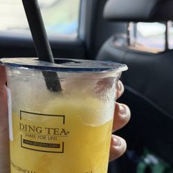Ding Tea Hollywood - Mango slush w passionfruit and crystal jelly