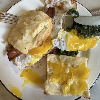 Quinnie's - Boo Boo Breakfast Biscuit - New American Near Me - Hudson, New York