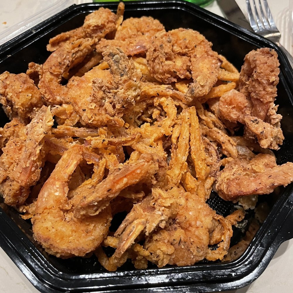 Fried shrimp with onion rings Fried shrimp with onion rings