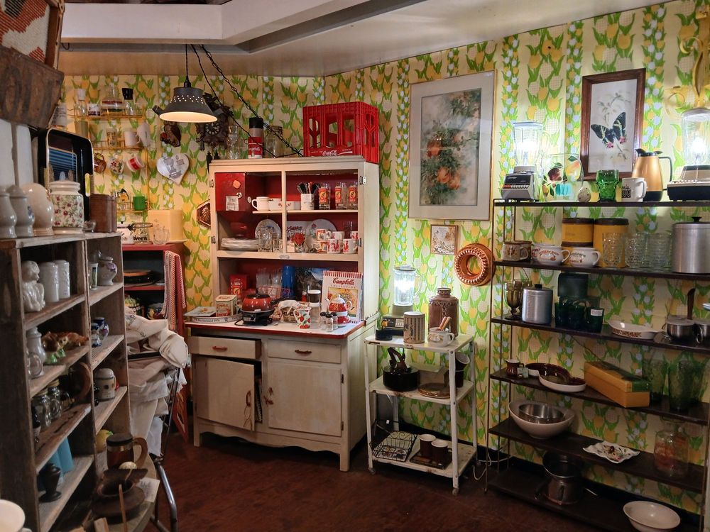 Bird's Nest Gifts & Antiques