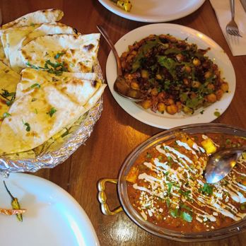 Punjabi Indian Cuisine - CHOLE SAMOSA, Garlic Naan and I think it's Dal Makhani - Indian Near Me - Tijuana, BCN Punjabi Indian Cuisine - CHOLE SAMOSA, Garlic Naan and I think it's Dal Makhani - Indian Near Me - Tijuana, BCN