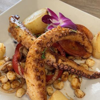 La Perla - Pulpo Al Grill - Latin American Near Me - Miami, Florida