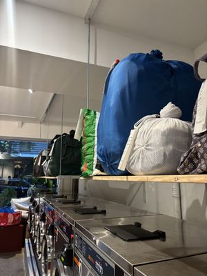 Laundry & Latte by null