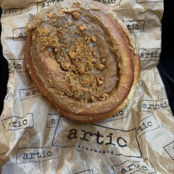 Artic Bakehouse - Biscoff bun - Bakeries Near Me - Praha 5, Puerto Rico
