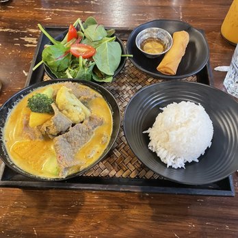 Kin Long Beach - Mango curry lunch special - Thai Near Me - Long Beach, California