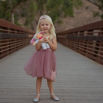 Alectrona Photography - She asked for photos with her favorite bunny - Session Photography Near Me Alectrona Photography - She asked for photos with her favorite bunny - Session Photography Near Me