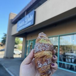 Pistachio croissant