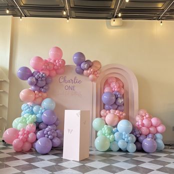 Sunset On The 5th - Balloon setup - Venues & Event Spaces Near Me - Tarzana, California Sunset On The 5th - Balloon setup - Venues & Event Spaces Near Me - Tarzana, California