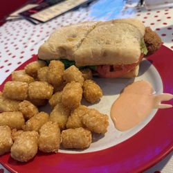 Red's Kitchen - Chicken crispy sandwich
