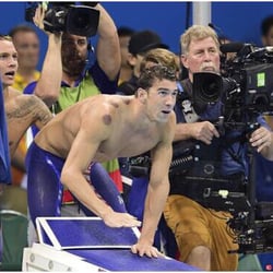 De-Qi Acupuncture - Cupping marks: Circular bruises on Michael Phelps' back (photo copy from news)