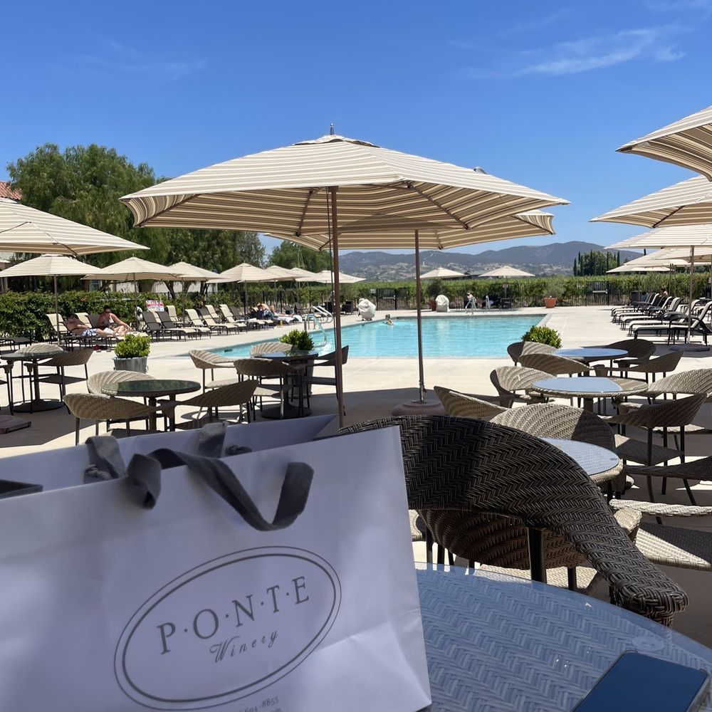 Ponte Vineyard Inn - Pool bar area - Hotels Near Me - Temecula, California Ponte Vineyard Inn - Pool bar area - Hotels Near Me - Temecula, California