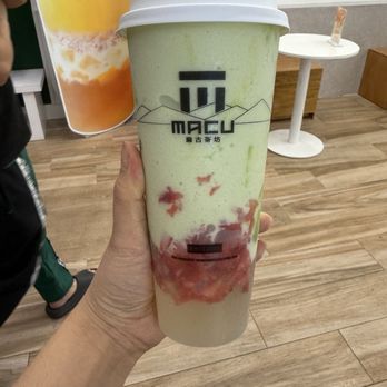 Macu Tea - Avocado with Strawberry chunks smoothie - Bubble Tea Near Me - Houston, Texas