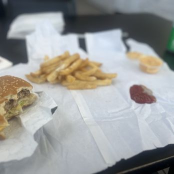 Quickie’s Burgers, Wings & Seafood - One of the best in Hollywood - Burgers Near Me - Hollywood, Florida Quickie’s Burgers, Wings & Seafood - One of the best in Hollywood - Burgers Near Me - Hollywood, Florida