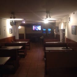 Restaurang Grynnan - Gott om plats (faktiskt alla platser lediga), sport på tv, jack vegas för entertainment. Allt man kan tänka sig.