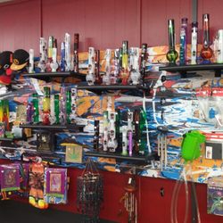 Pandora's Box The Dalles - GRAFFIXS ACRYLIC WATERPIPES ON DECK!