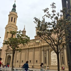 Dino - View from outdoor tables of the cathedral Basilica de Pilar.