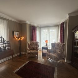 The Valparaiso Inn - Front room
