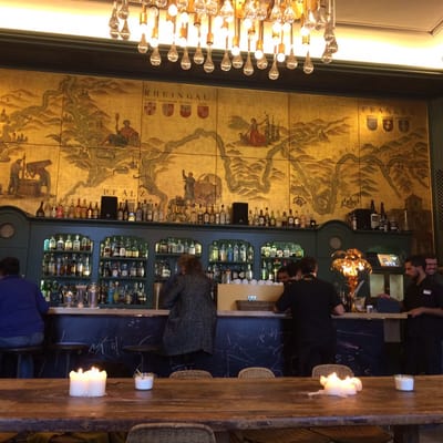 Die Goldene Bar by null