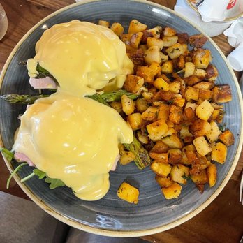 Bread & Roses - Eggs Benedict - Breakfast & Brunch Near Me - Shelby Township, Michigan