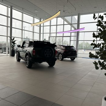 Metro Ford - Showroom - Auto Repair Near Me - Tsuut'ina, Alberta Metro Ford - Showroom - Auto Repair Near Me - Tsuut'ina, Alberta