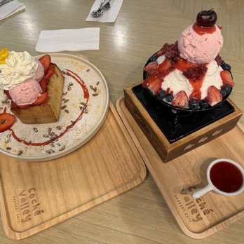 Coche Valley Dessert Cafe - Strawberry Mania Shibuya Toast & Mixed Berry Bing Su - Desserts Near Me - Seattle, Washington Coche Valley Dessert Cafe - Strawberry Mania Shibuya Toast & Mixed Berry Bing Su - Desserts Near Me - Seattle, Washington