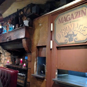 La Taverne de Montmartre - kitchen/food pick up area - French Near Me - Paris, 75 La Taverne de Montmartre - kitchen/food pick up area - French Near Me - Paris, 75