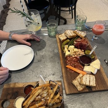Lucy's - New American Near Me - Auburn, Alabama