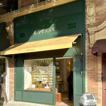 Diptyque Larchmont - Renovated Diptyque Larchmont boutique - November 2023 - Cosmetics & Beauty Supply Near Me - Los Angeles, California Diptyque Larchmont - Renovated Diptyque Larchmont boutique - November 2023 - Cosmetics & Beauty Supply Near Me - Los Angeles, California