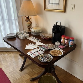 The Confederate House - Snack and refreshment table in sitting room. Warm apple pie, cake, peanuts, and coffee. - Bed & Breakfast Near Me - Savannah, Georgia The Confederate House - Snack and refreshment table in sitting room. Warm apple pie, cake, peanuts, and coffee. - Bed & Breakfast Near Me - Savannah, Georgia