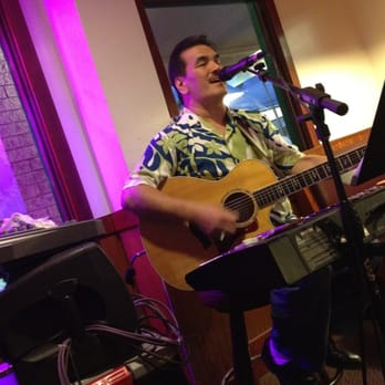 Round Table Pizza - Live music on Monday night - Pizza Near Me - Kailua, Hawaii