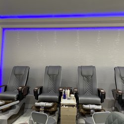 Signature Nails & Spa - Pedicure chairs