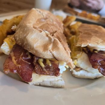 The Farmer's House Restaurant - I had the breakfast sandwich egg, bacon, with cheddar cheese. My home fries were yummy.thx Jose and Nemesis are excellent hosts. - American Near Me - Springfield, Massachusetts