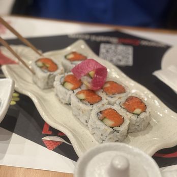 Cavi Sushi - Spicy Tuna cut Roll - Sushi Bars Near Me - Glendale, California