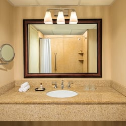 Sheraton Birmingham Hotel - Sheraton Birmingham - Guest Bathroom
