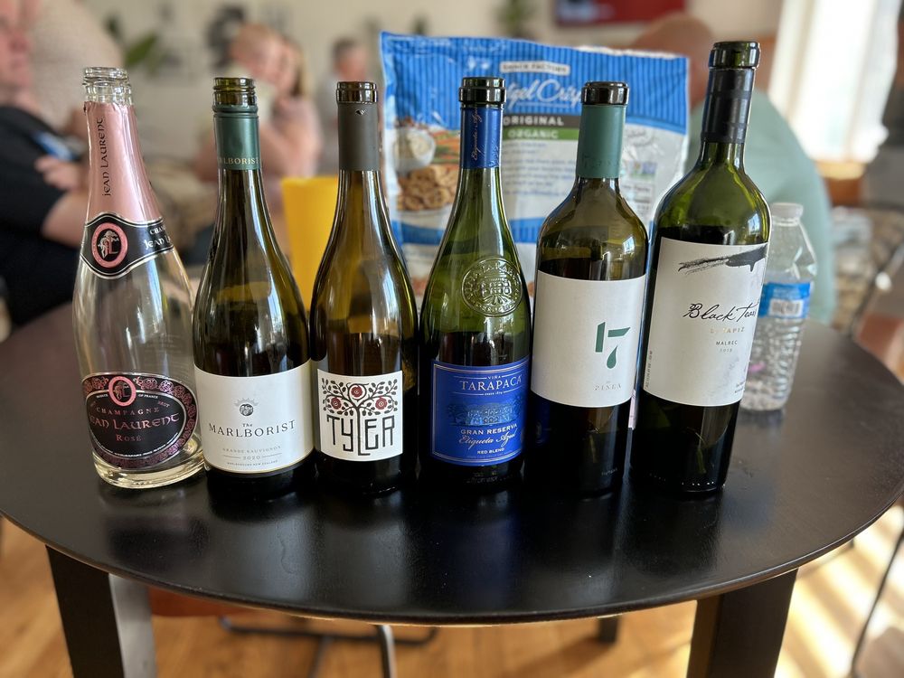 evolution of wine Logo