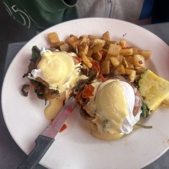 The Cottage La Jolla - La Jolla egg Benedict - New American Near Me - La Jolla, California The Cottage La Jolla - La Jolla egg Benedict - New American Near Me - La Jolla, California