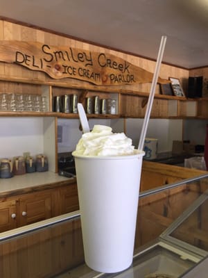 Smiley Creek Lodge by null