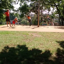 Parc Historique de Beauregard - Toile d'araignée pour les enfants.