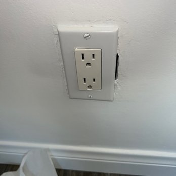 Pro Painting La - Not patched the outlet correctly. - Painters Near Me