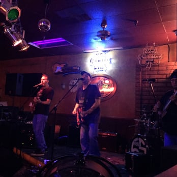 Outlaw Tavern - Bars Near Me - Clovis, California